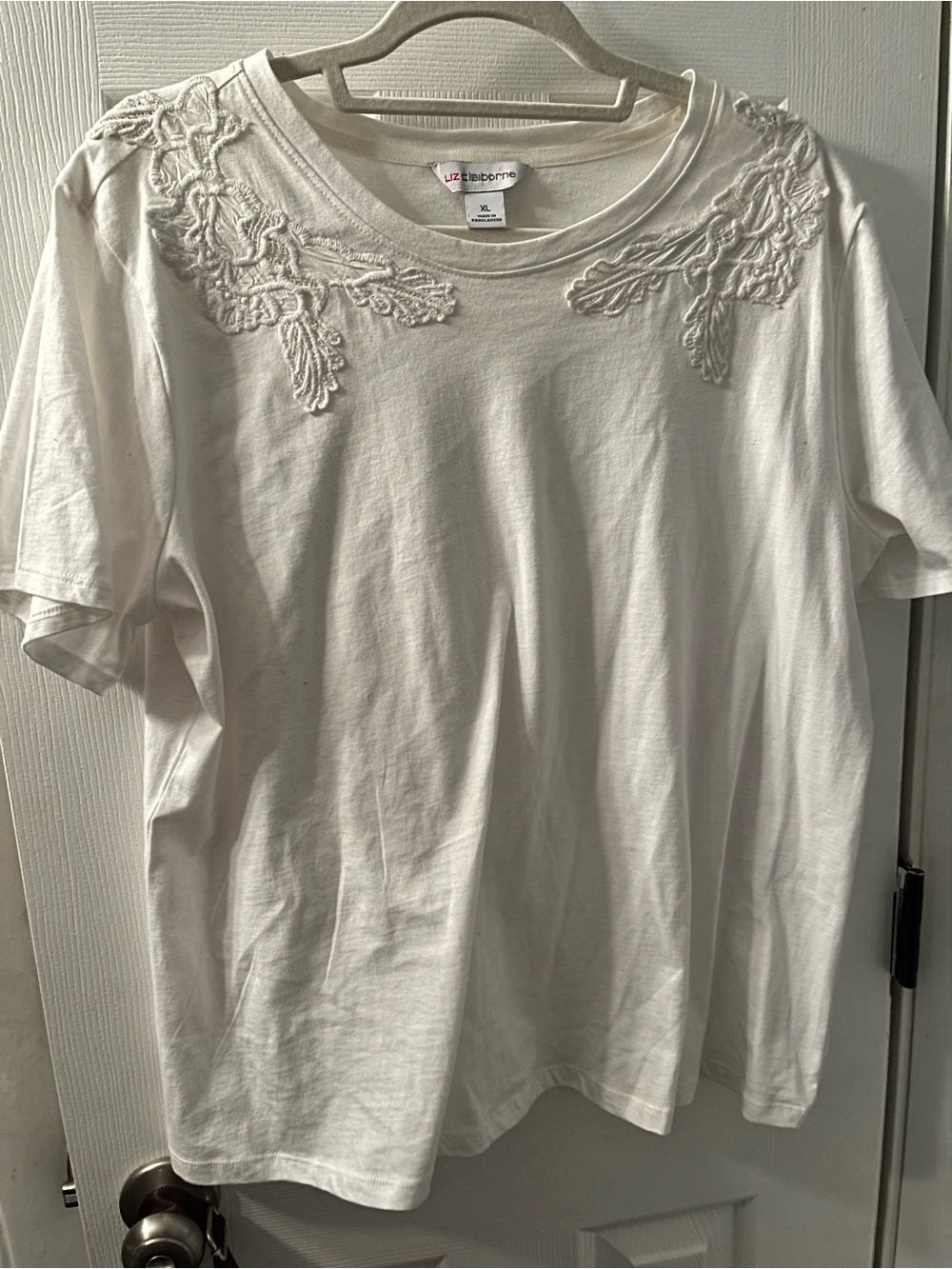 Liz Claiborne White Short Sleeve Tee with Shoulder Embroidery SzXL 100% cotton